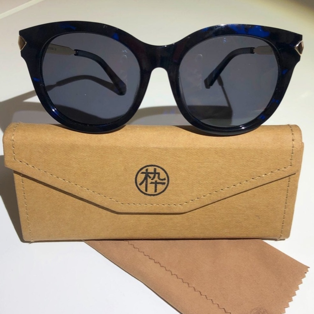 Sunglasses w Dark Blue Hues & Gold Accents